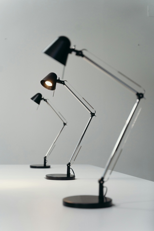 Black Minimal Table Lamp